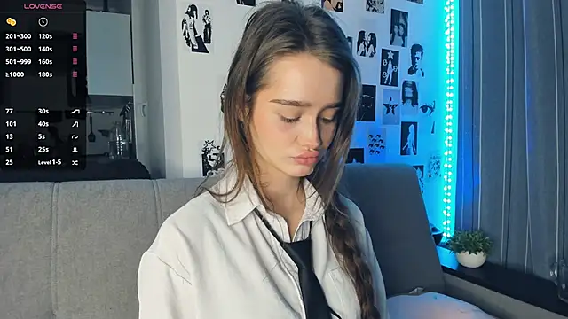 Snapshot of lovelyalivia chatting on 11-12-25, 09:32 lovelyalivia online show from 11-12-25, 09:32