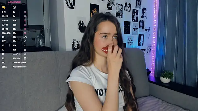 Snapshot of lovelyalivia chatting on 11-17-25, 09:26 lovelyalivia online show from 11-17-25, 09:26