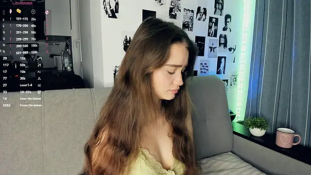 Snapshot of lovelyalivia chatting on 11-18-25, 09:25 lovelyalivia online show from 11-18-25, 09:25