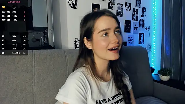 Snapshot of lovelyalivia chatting on 11-25-25, 09:31 lovelyalivia online show from 11-25-25, 09:31