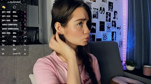 Snapshot of lovelyalivia chatting on 12-05-25, 09:29 lovelyalivia online show from 12-05-25, 09:29