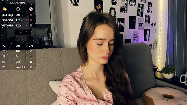 Snapshot of lovelyalivia chatting on 12-16-25, 09:14 lovelyalivia online show from 12-16-25, 09:14