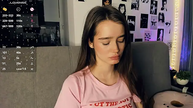 Snapshot of lovelyalivia chatting on 12-21-25, 09:16 lovelyalivia online show from 12-21-25, 09:16