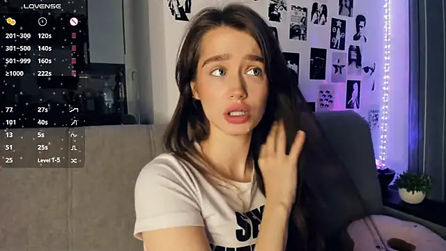 Snapshot of lovelyalivia chatting on 12-22-25, 09:06 lovelyalivia online show from 12-22-25, 09:06