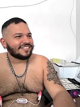 Snapshot of DannyBearrr chatting on 10-05-25, 07:12 DannyBearrr online show from 10-05-25, 07:12