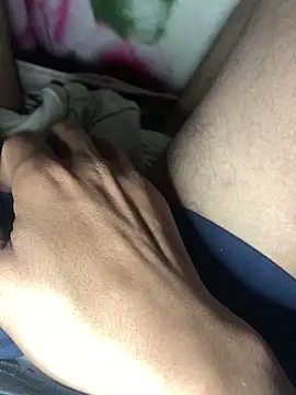 Snapshot of Aq2006 chatting on 03-10-26, 01:43 Aq2006 online show from 03-10-26, 01:43