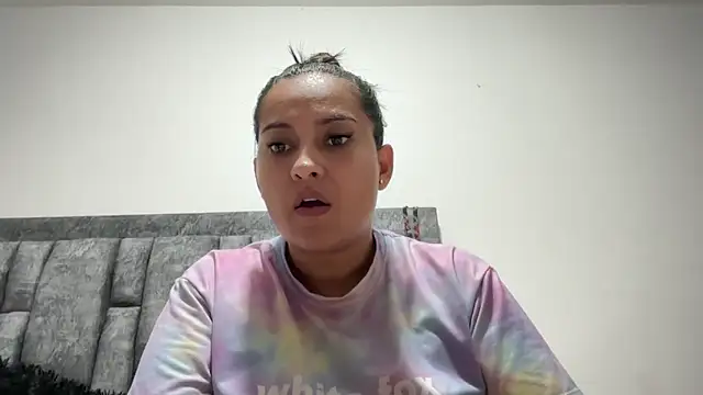 Snapshot of Sophia_copper chatting on 10-03-25, 03:47 Sophia copper online show from 10-03-25, 03:47