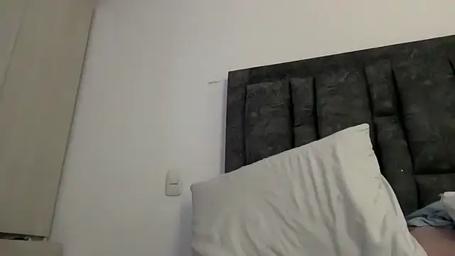 Snapshot of Sophia_copper chatting on 10-18-25, 03:42 Sophia copper online show from 10-18-25, 03:42