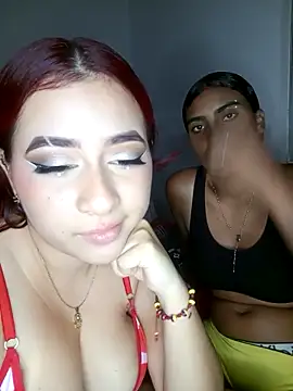 Snapshot of Chloe_Sky_love chatting on 10-15-25, 05:18 Chloe Sky love online show from 10-15-25, 05:18