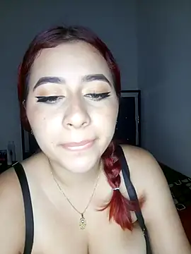 Snapshot of Chloe_Sky_love chatting on 10-29-25, 04:37 Chloe Sky love online show from 10-29-25, 04:37