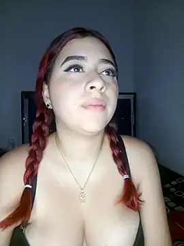 Snapshot of Chloe_Sky_love chatting on 10-30-25, 05:31 Chloe Sky love online show from 10-30-25, 05:31