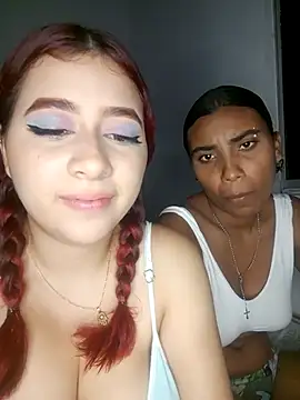 Snapshot of Chloe_Sky_love chatting on 11-14-25, 04:44 Chloe Sky love online show from 11-14-25, 04:44