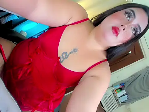 Snapshot of madeforyoou chatting on 11-21-25, 02:49 madeforyoou online show from 11-21-25, 02:49