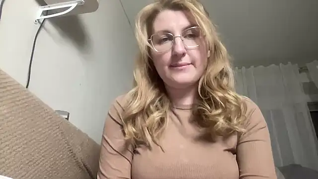 Snapshot of Kadayy1 chatting on 03-24-26, 04:45 Kadayy1 online show from 03-24-26, 04:45