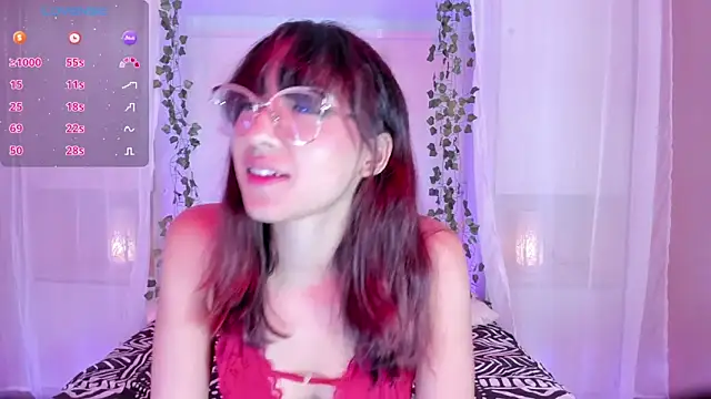 Snapshot of CamiGox chatting on 11-28-25, 08:22 CamiGox online show from 11-28-25, 08:22