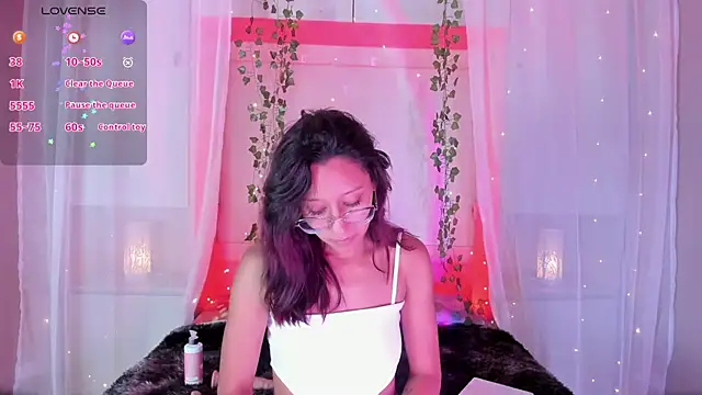 Snapshot of CamiGox chatting on 02-05-26, 08:35 CamiGox online show from 02-05-26, 08:35