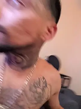 Snapshot of Cnutt310 chatting on 02-06-26, 04:10 Cnutt310 online show from 02-06-26, 04:10