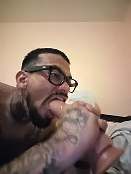 Snapshot of Cnutt310 chatting on 02-08-26, 04:49 Cnutt310 online show from 02-08-26, 04:49