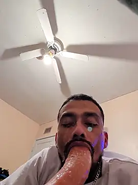 Snapshot of Cnutt310 chatting on 02-12-26, 01:22 Cnutt310 online show from 02-12-26, 01:22