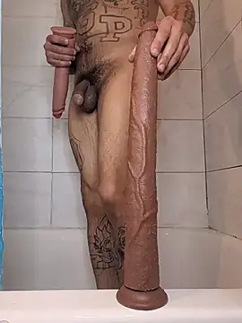 Snapshot of Cnutt310 chatting on 03-07-26, 02:30 Cnutt310 online show from 03-07-26, 02:30