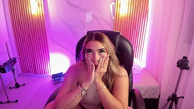 Snapshot of KYLIE_JONES6 chatting on 04-21-26, 03:13 KYLIE JONES6 online show from 04-21-26, 03:13