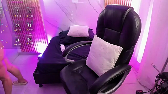 Snapshot of KYLIE_JONES6 chatting on 05-10-26, 03:01 KYLIE JONES6 online show from 05-10-26, 03:01