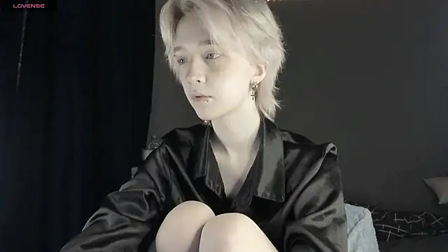 Snapshot of MelissaReis chatting on 12-16-25, 12:54 MelissaReis online show from 12-16-25, 12:54