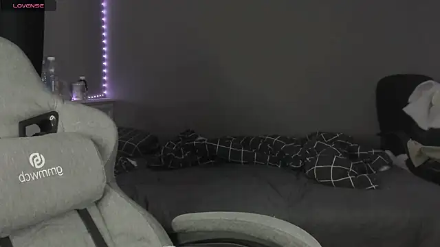 Snapshot of MelissaReis chatting on 03-12-26, 08:42 MelissaReis online show from 03-12-26, 08:42