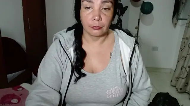 Snapshot of Vivian_milf_paint chatting on 09-19-25, 03:19 Vivian milf paint online show from 09-19-25, 03:19