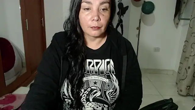 Snapshot of Vivian_milf_paint chatting on 09-27-25, 03:00 Vivian milf paint online show from 09-27-25, 03:00