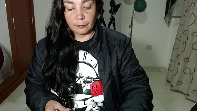 Snapshot of Vivian_milf_paint chatting on 10-09-25, 03:26 Vivian milf paint online show from 10-09-25, 03:26