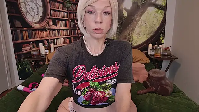 HaileeAtHome online show from 06-25-26, 04:44