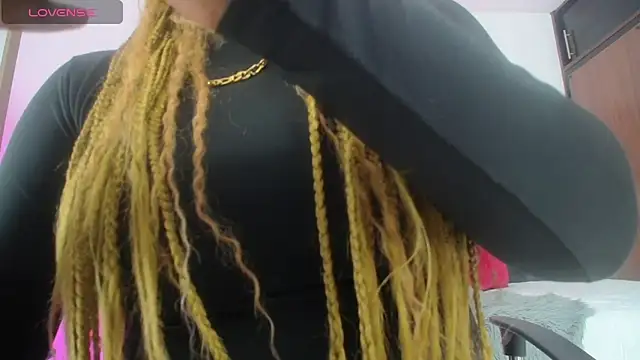 Snapshot of BarbaraGil1 chatting on 09-18-25, 01:24 BarbaraGil1 online show from 09-18-25, 01:24