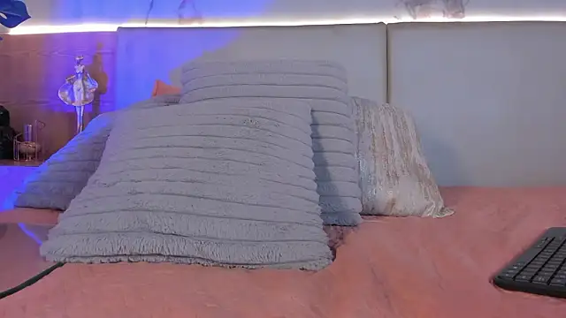 ValSmith  online show from 03-16-26, 05:44