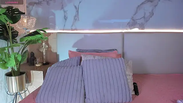 ValSmith  online show from 04-29-26, 04:38