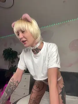 Snapshot of Lets_Fun chatting on 09-17-25, 10:00 Lets Fun online show from 09-17-25, 10:00