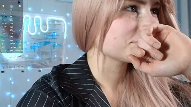 Snapshot of PieraMarch chatting on 09-20-25, 07:15 PieraMarch online show from 09-20-25, 07:15