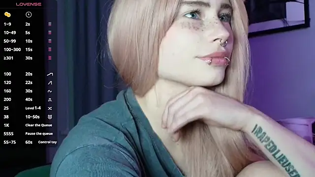 Snapshot of PieraMarch chatting on 10-23-25, 07:01 PieraMarch online show from 10-23-25, 07:01