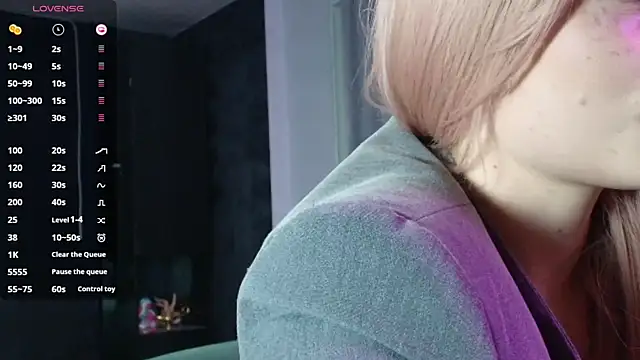 Snapshot of PieraMarch chatting on 10-30-25, 07:14 PieraMarch online show from 10-30-25, 07:14