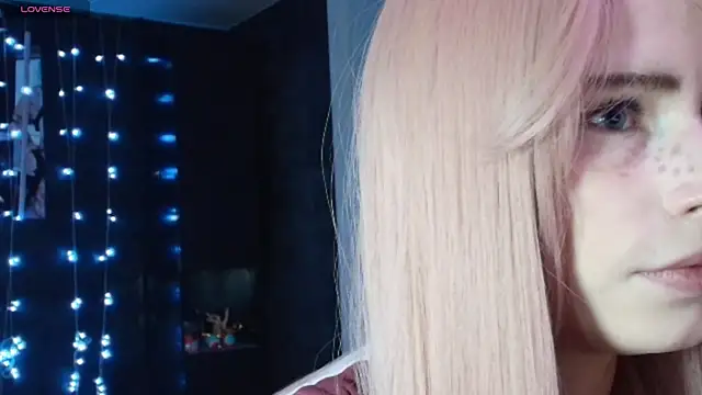 Snapshot of PieraMarch chatting on 11-13-25, 02:10 PieraMarch online show from 11-13-25, 02:10