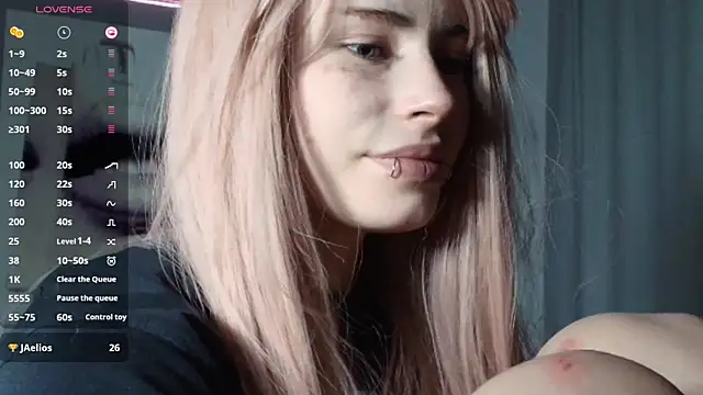 Snapshot of PieraMarch chatting on 12-14-25, 07:51 PieraMarch online show from 12-14-25, 07:51