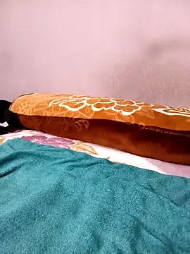 shy-lillyX22 online show from 04-28-26, 07:02