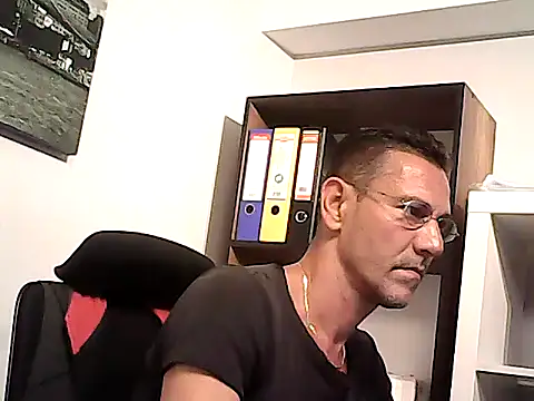 Snapshot of mastercharisma35 chatting on 06-01-26, 01:13 mastercharisma35 online show from 06-01-26, 01:13