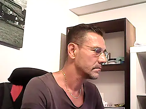 Snapshot of mastercharisma35 chatting on 06-05-26, 02:12 mastercharisma35 online show from 06-05-26, 02:12