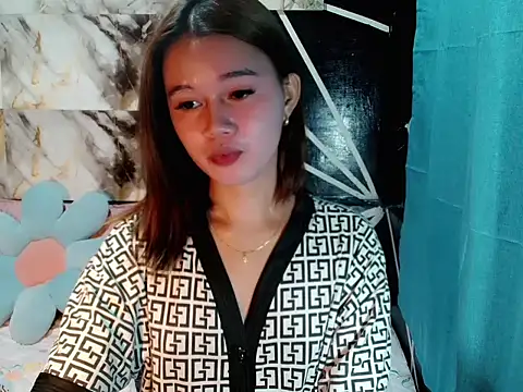 Snapshot of urgirl_mikah chatting on 11-19-25, 05:29 urgirl mikah online show from 11-19-25, 05:29