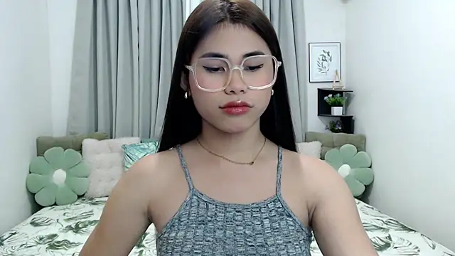 Snapshot of PrettyBlythes_TS chatting on 12-15-25, 05:34 PrettyBlythes TS online show from 12-15-25, 05:34