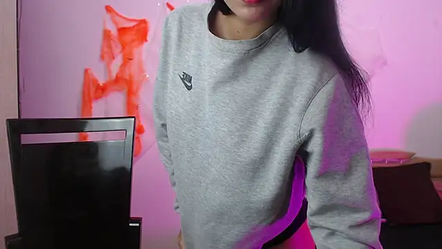 Snapshot of kyra_fox_ chatting on 10-23-25, 12:37 kyra fox online show from 10-23-25, 12:37