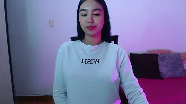 Snapshot of kyra_fox_ chatting on 11-15-25, 12:23 kyra fox online show from 11-15-25, 12:23