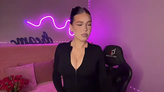 Snapshot of mistress_of_hearts chatting on 11-06-25, 08:32 mistress of hearts online show from 11-06-25, 08:32