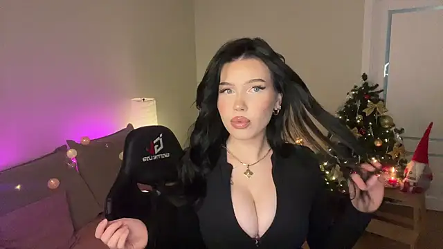 Snapshot of mistress_of_hearts chatting on 12-20-25, 07:54 mistress of hearts online show from 12-20-25, 07:54